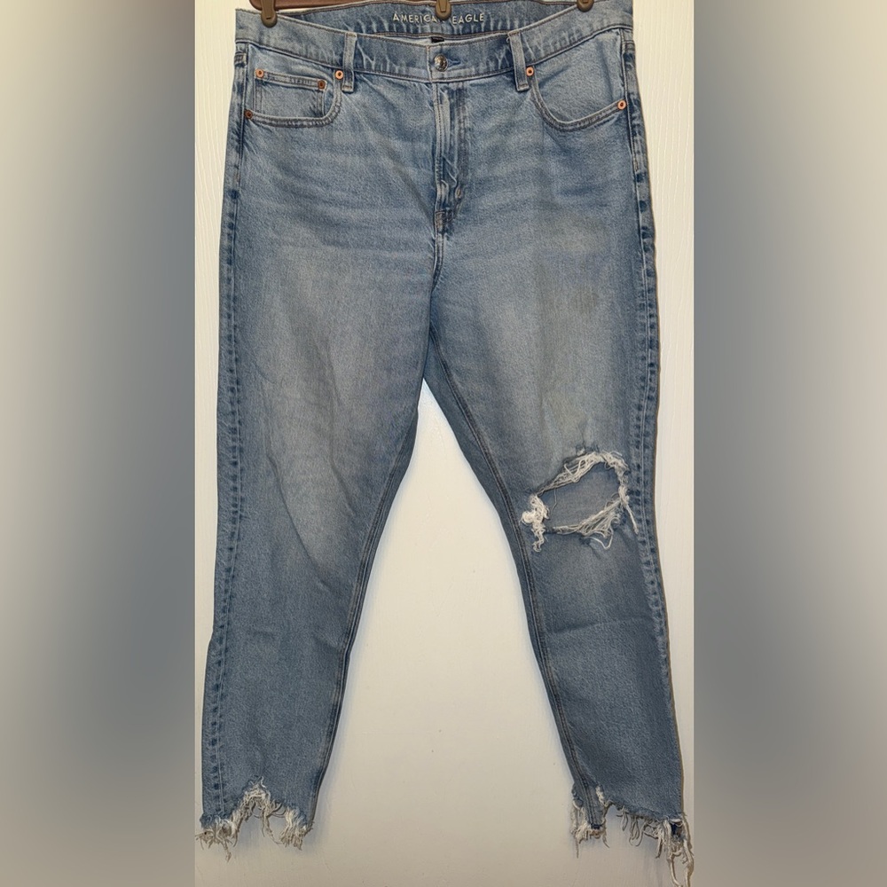 American Eagle Outfitters Light Blue Distressed 90’s Skinny Jeans